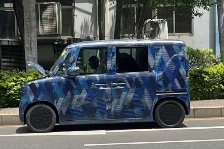 停车7天692元 火车站西广场收费咋这么贵?