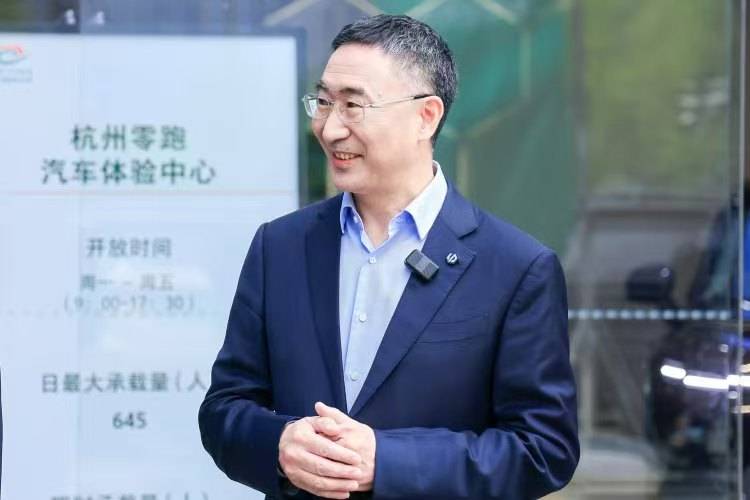 郑州：8个号排队等了53分钟 有银行九个界面只开俩