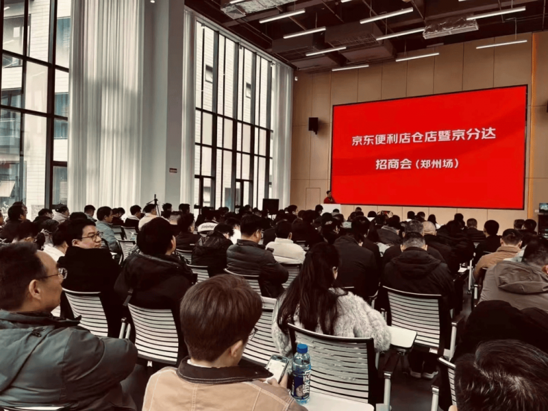 记者跟访“鞠躬护士”记 立马能进入共情情形